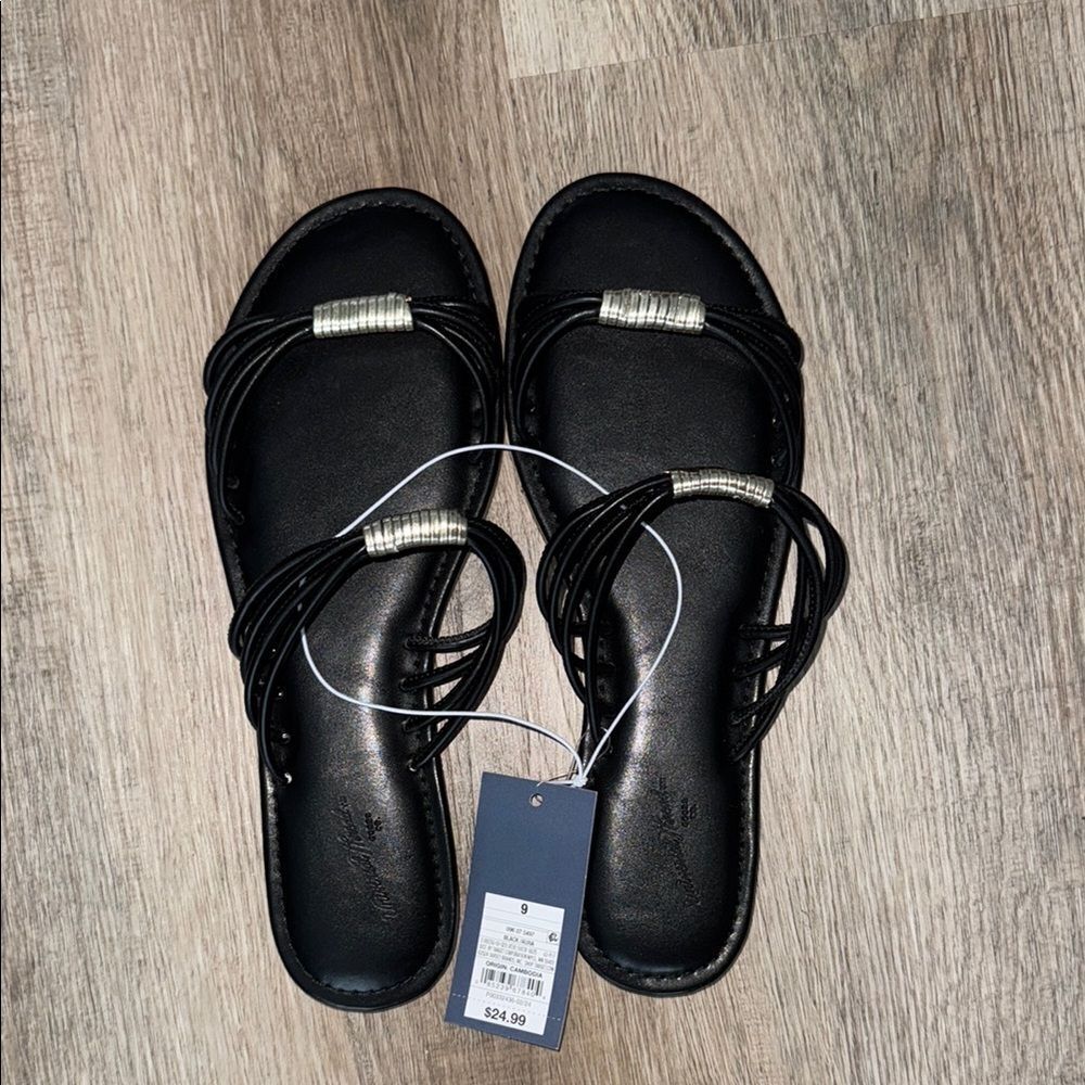 Universal Thread Black Sandals with Wide Strap and Metallic Detail size 9